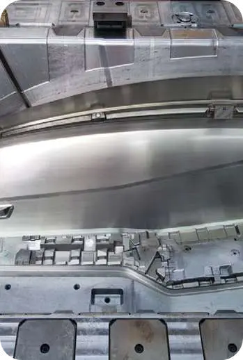Werkzeugreinigung eines Spritzgusswerkzeugs vor der traditionellen Ätztechnik