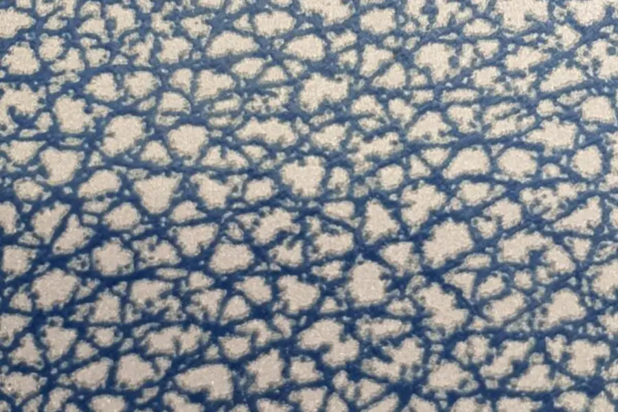 Detail einer traditionell geätzten Oberflächenstruktur